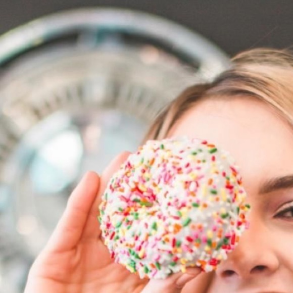 Meet your Posher, Tiffany - Picture 1 of 1